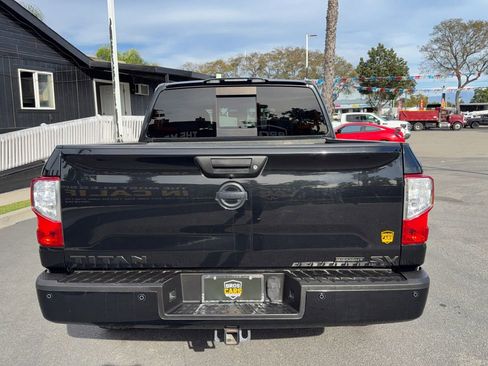 Used 2019 Nissan Titan SV w/ SV Convenience Package image 6