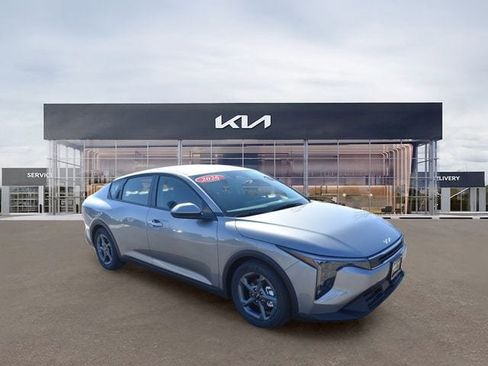 New 2026 Kia K4 FWD image 11