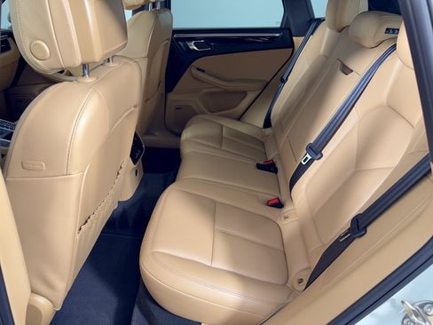 Certified 2018 Porsche Macan S AWD/4WD image 25