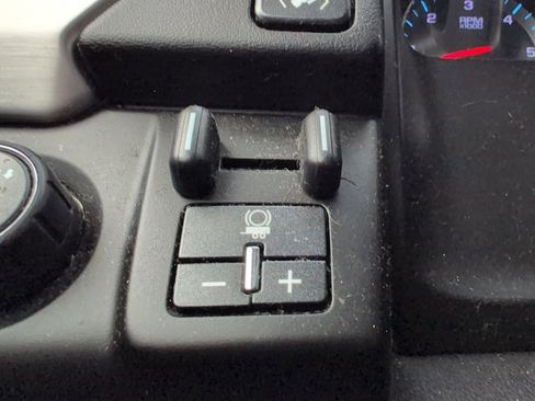 Used 2020 GMC Yukon XL SLE w/ HD Trailering Package image 25