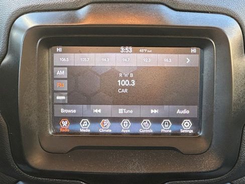 Used 2018 Jeep Renegade Latitude w/ Cold Weather Group image 15