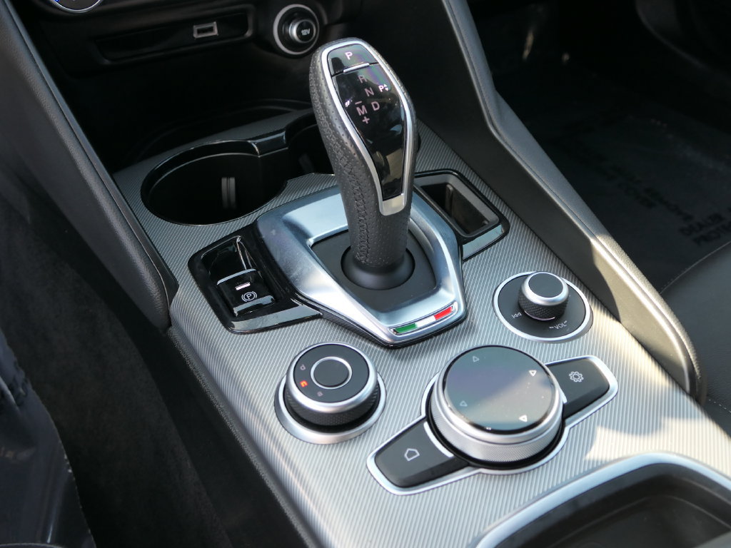 Used 2024 Alfa Romeo Giulia Veloce RWD image 21