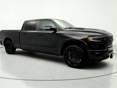 Used 2020 RAM 1500 Limited w/ Black Appearance Package AWD/4WD image 3
