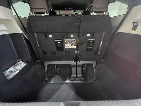 Used 2023 Toyota Sienna Platinum image 24