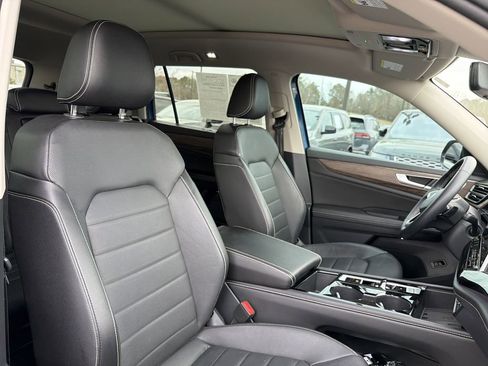 Used 2025 Volkswagen Atlas SEL image 19