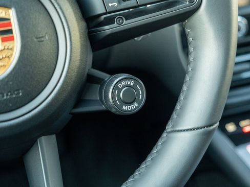 Certified 2026 Porsche Macan image 31