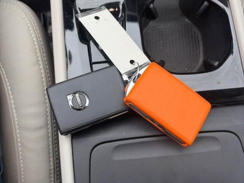 Certified 2023 Volvo XC40 B5 Plus w/ Driver Assist Package image 9