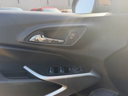Used 2024 Chevrolet Trax RS FWD image 11