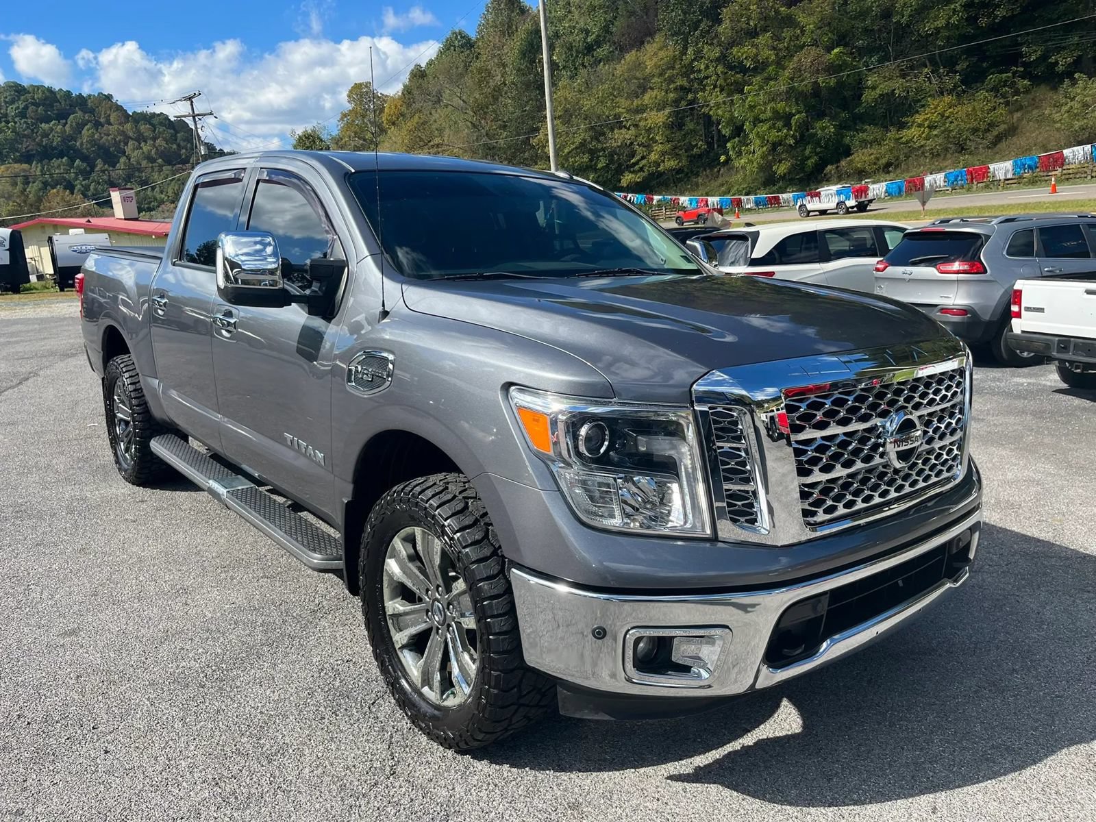 Used 2017 Nissan Titan SL w/ Chrome Package AWD/4WD image 3