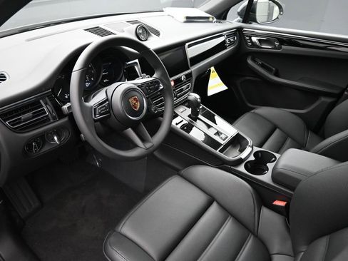 New 2026 Porsche Macan image 12