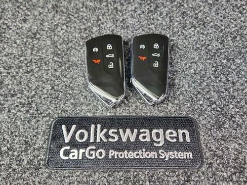 Used 2025 Volkswagen Tiguan SE R-Line image 58