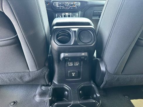 Used 2019 Jeep Wrangler Unlimited Sahara AWD/4WD image 28