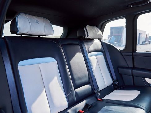 Used 2022 Rolls-Royce Cullinan w/ Cullinan Package image 49