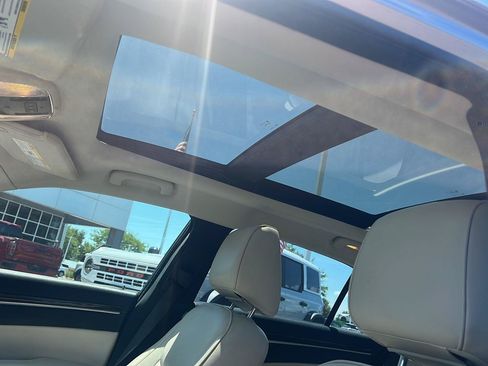 Used 2016 Chrysler 300 C RWD image 18