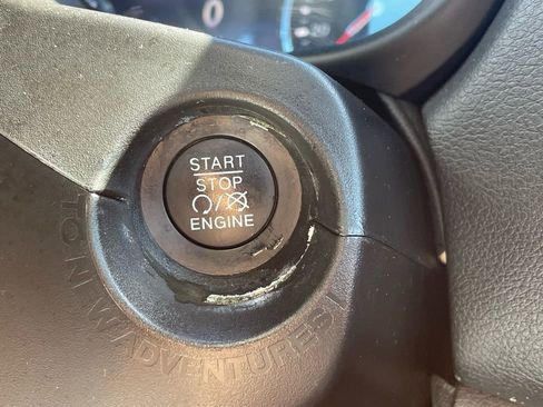 Used 2022 Jeep Renegade Trailhawk image 34