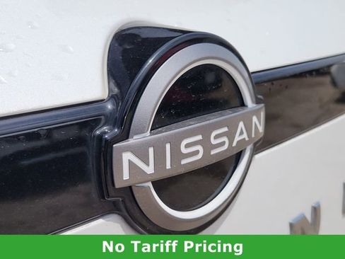 Certified 2025 Nissan Pathfinder Platinum FWD image 10