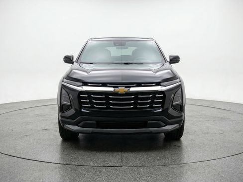 Used 2025 Chevrolet Equinox LT image 2