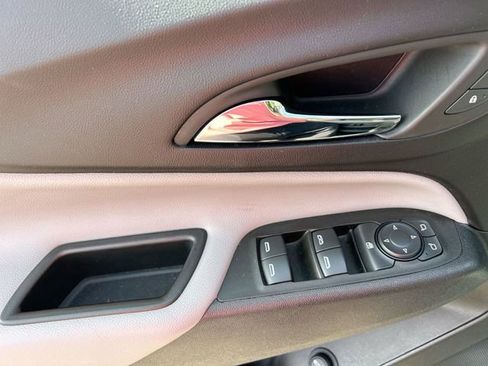 Used 2024 Chevrolet Equinox LT image 17