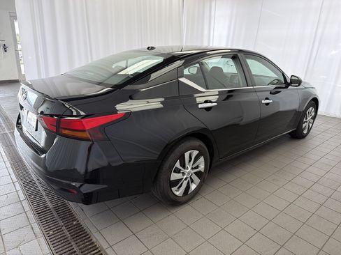 Used 2025 Nissan Altima 2.5 S FWD image 4