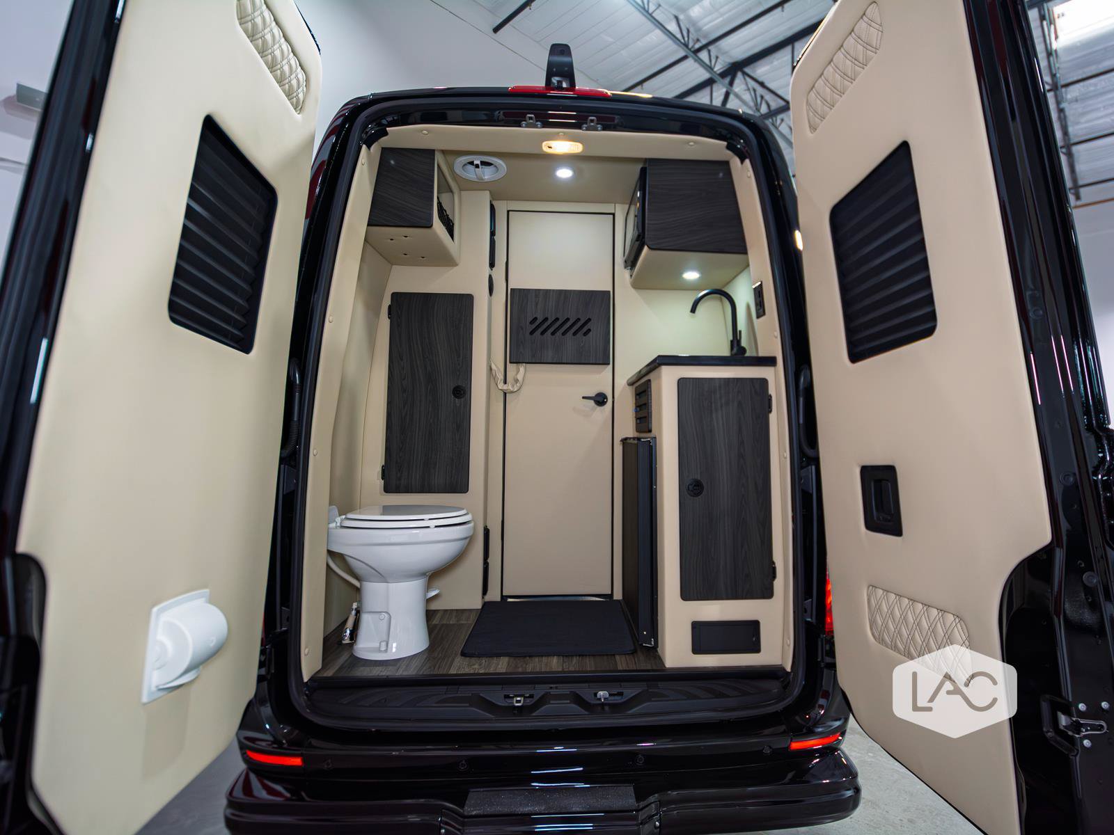 Used 2025 Mercedes-Benz Sprinter 3500 image 9