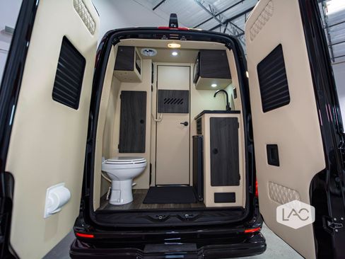 Used 2025 Mercedes-Benz Sprinter 3500 image 9