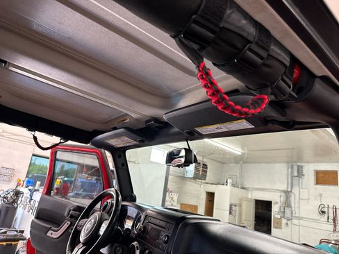 Used 2014 Jeep Wrangler Unlimited Rubicon w/ Connectivity Group AWD/4WD image 51