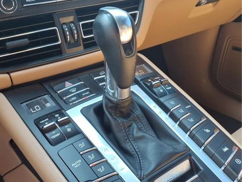 Used 2020 Porsche Macan AWD/4WD image 11