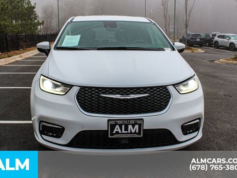 Used 2023 Chrysler Pacifica Touring-L image 9