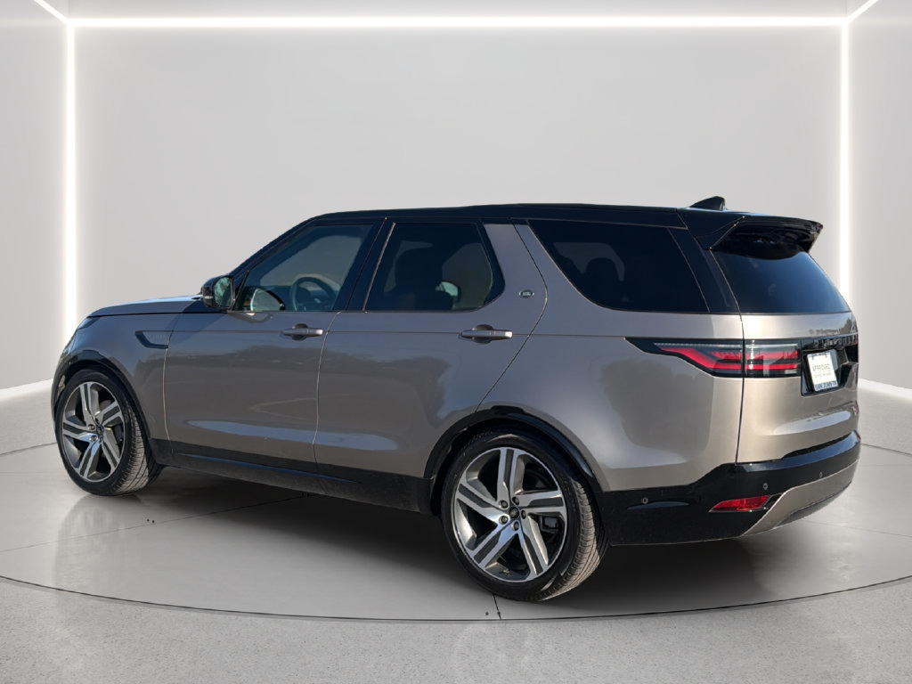 Used 2024 Land Rover Discovery Dynamic SE AWD/4WD image 14