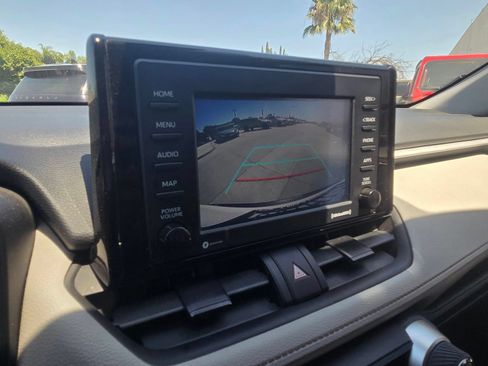 Used 2021 Toyota RAV4 XLE AWD/4WD image 25