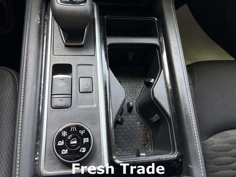Used 2024 Nissan Pathfinder SV AWD/4WD image 16
