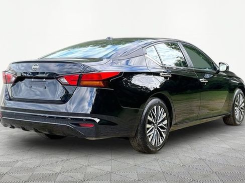 Used 2025 Nissan Altima 2.5 SV FWD image 5