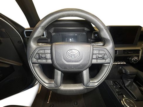 Certified 2025 Toyota Tacoma SR5 AWD/4WD image 12