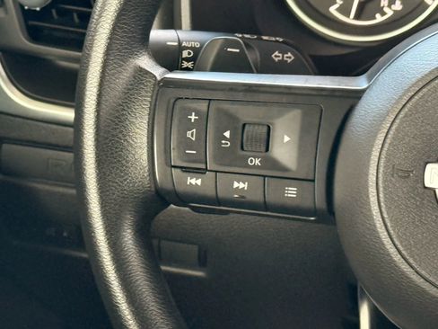 Used 2023 Nissan Rogue S image 78