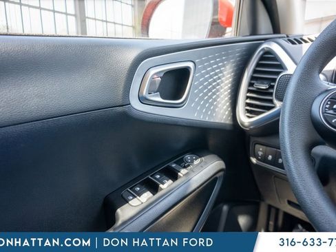 Used 2025 Kia Soul LX FWD image 17