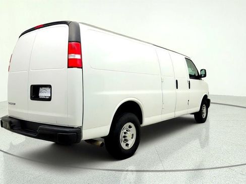 Used 2024 Chevrolet Express 3500 Extended RWD image 5