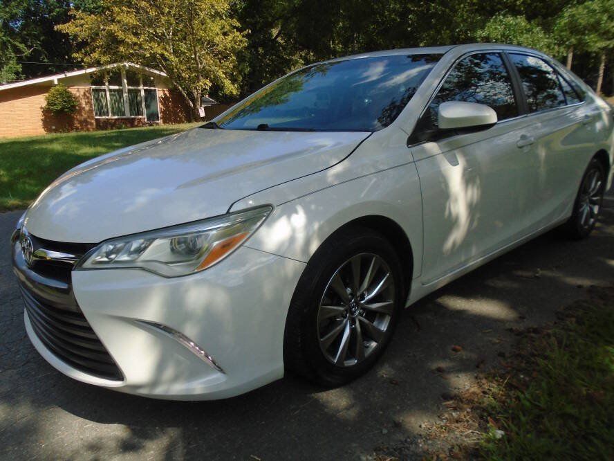 Used 2016 Toyota Camry XLE FWD image 1