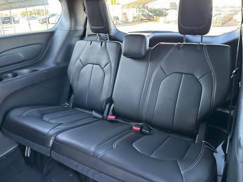 New 2026 Chrysler Voyager LX image 15