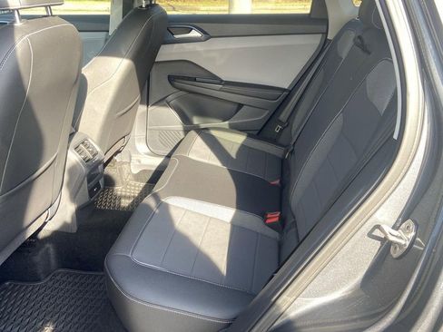 Used 2024 Volkswagen Taos SE image 25