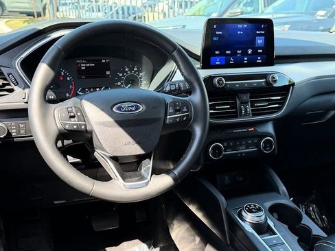 Used 2022 Ford Escape SE w/ SE Sport Appearance Package FWD image 32