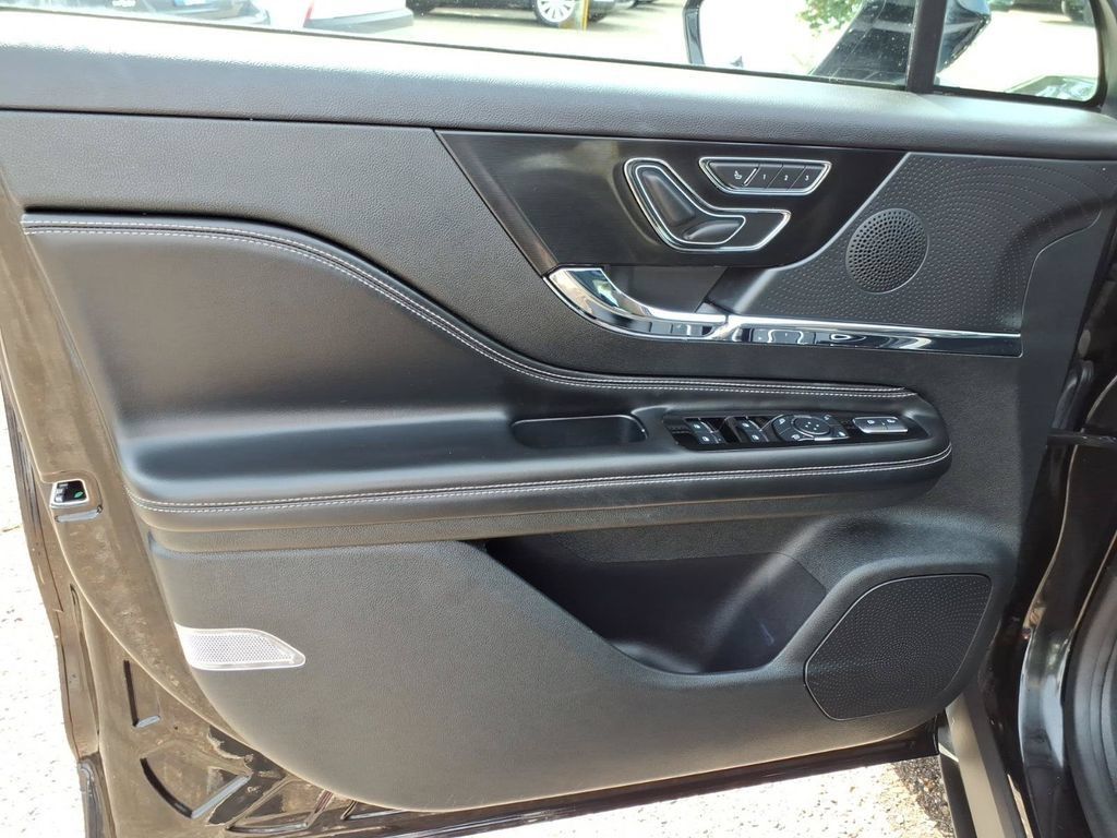 Used 2023 Lincoln Corsair FWD image 10