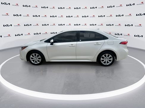Used 2020 Toyota Corolla LE image 5