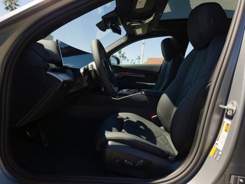 New 2026 BMW 550e xDrive 550e xDrive w/ Premium Package image 7