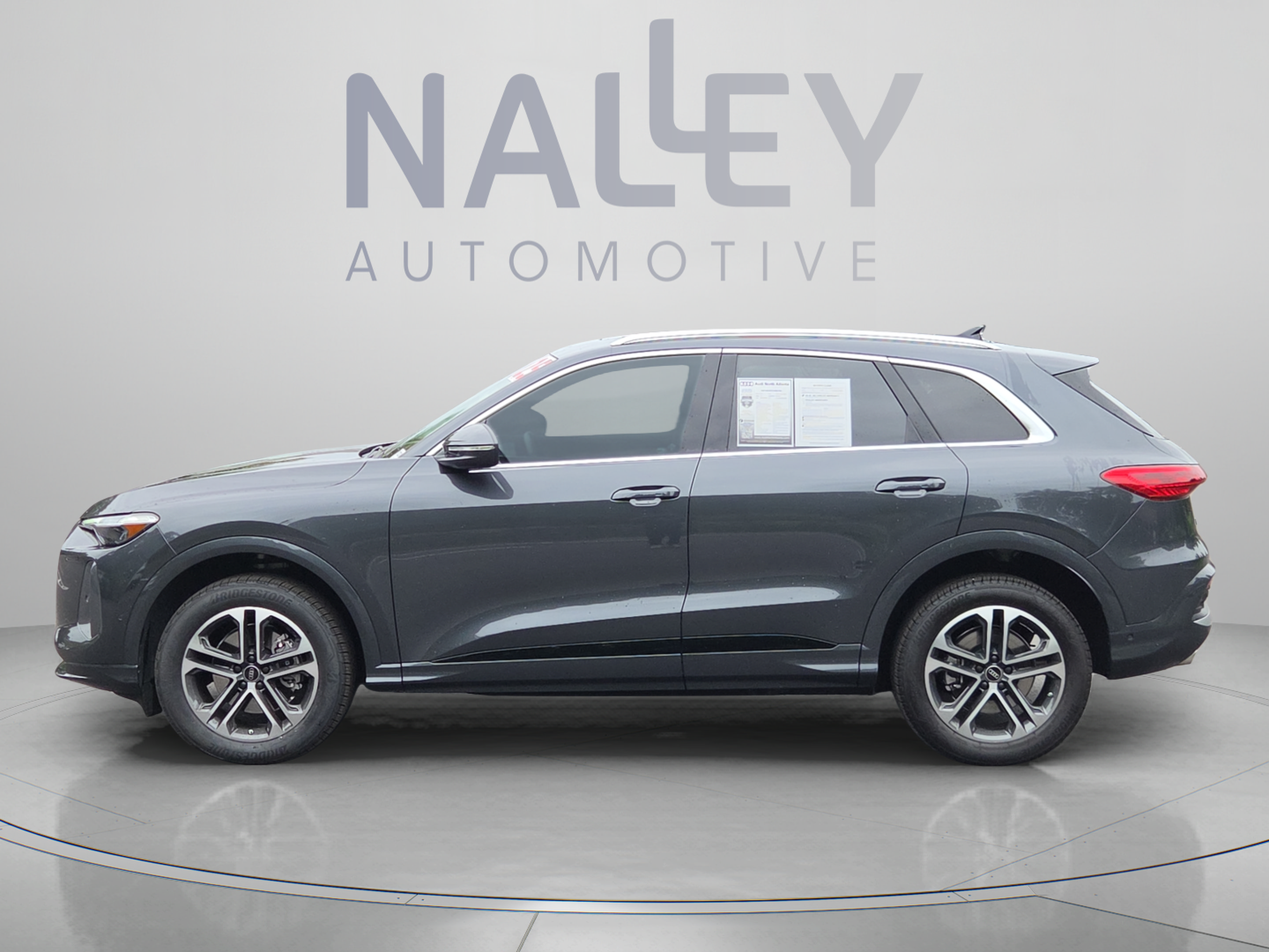 Used 2025 Audi Q5 Premium Plus AWD/4WD image 2