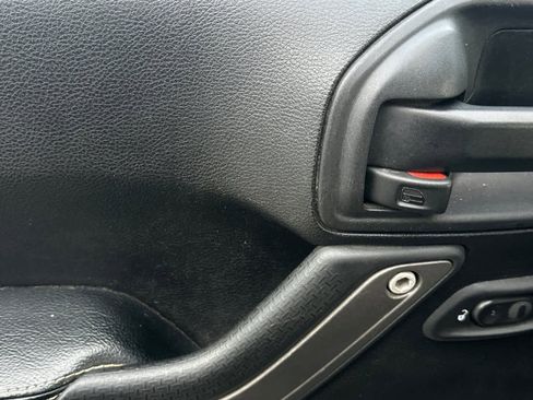 Used 2016 Jeep Wrangler Unlimited Sport image 13