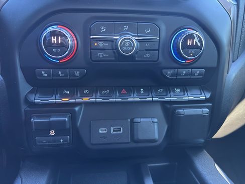 Used 2020 Chevrolet Silverado 1500 High Country image 9