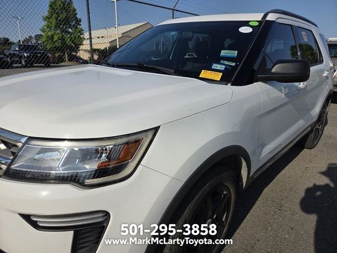 Used 2018 Ford Explorer XLT FWD image 5