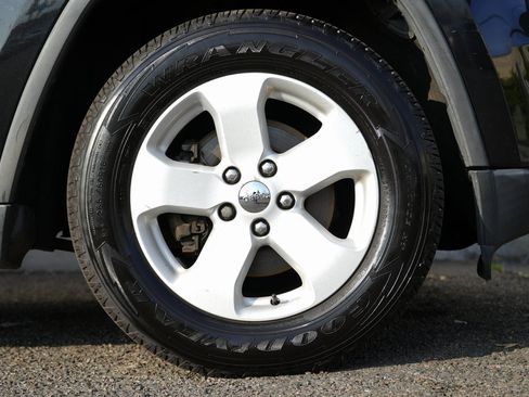 Used 2011 Jeep Grand Cherokee Laredo image 12