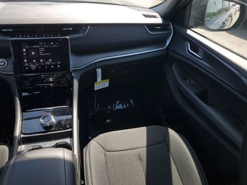 New 2026 Jeep Grand Cherokee Laredo image 19