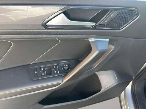 Used 2023 Volkswagen Tiguan SE image 11